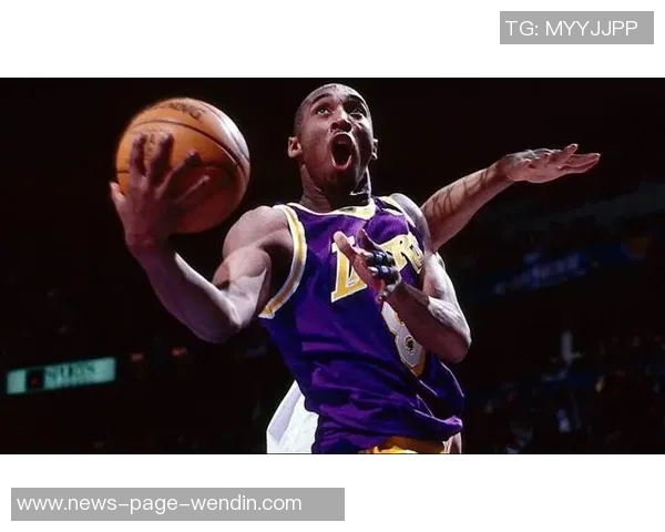 敢于担当文班从屏幕外冲回场内接关键球成功避免球队失误